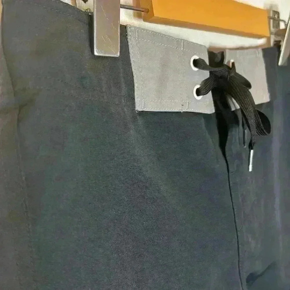 Under Armour Men's Swim Trunks Size 32 Pool Beach Shorts Vacation Athlete Summer - Picture 3 of 6